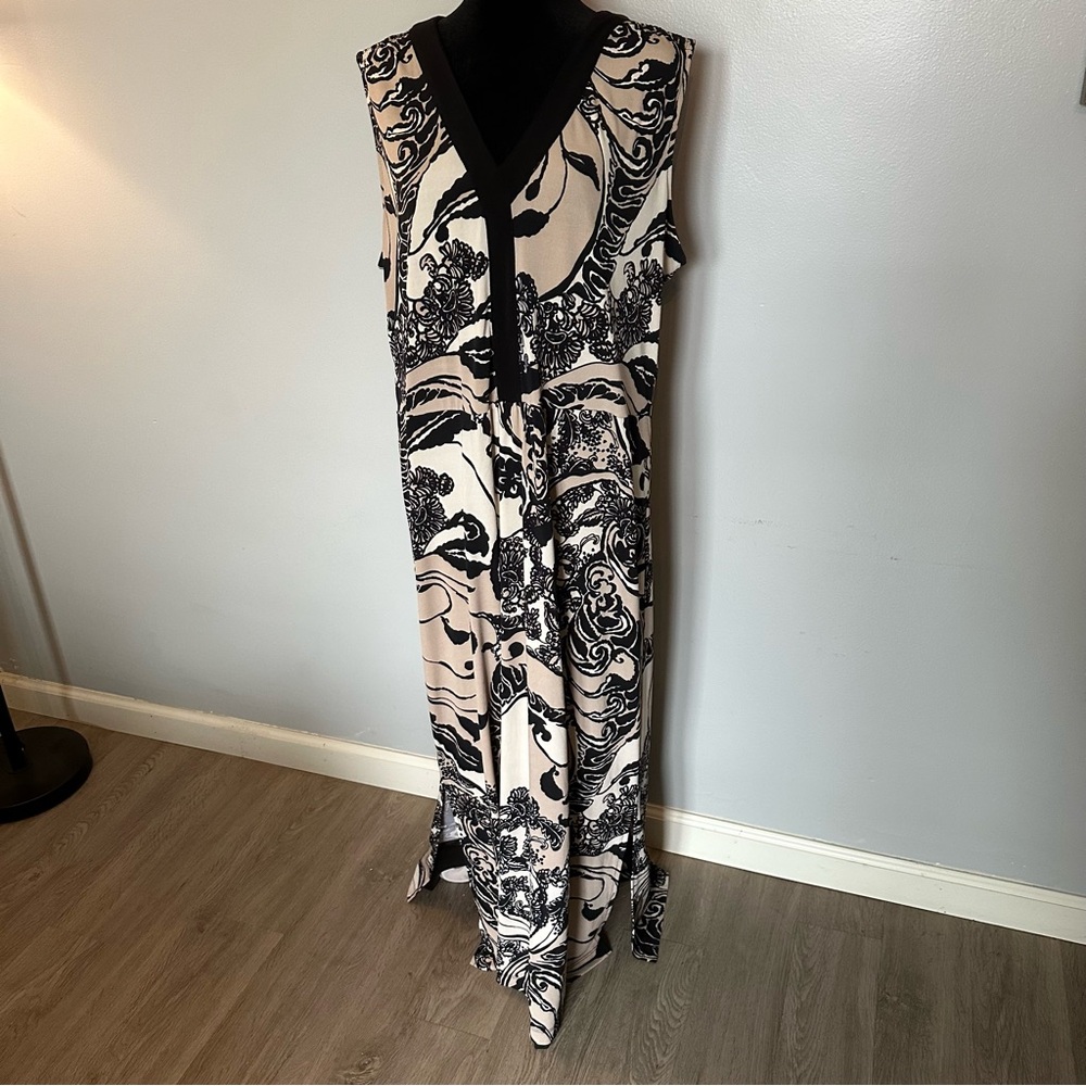 Jones Studio Black and Tan Sleeveless Maxi